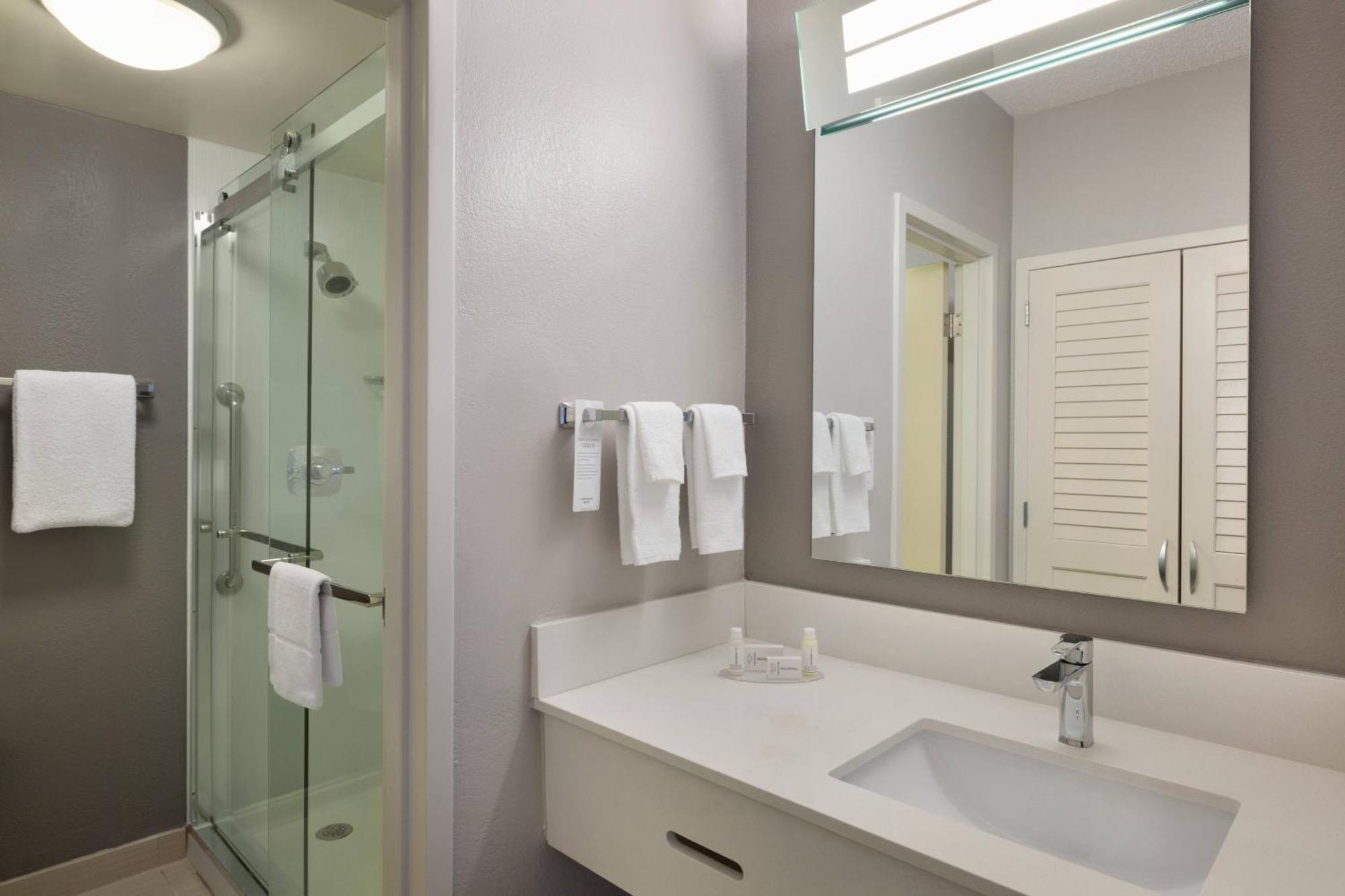 Queen Room with Two Queen Beds and Bathtub - Mobility Access/Hearing Accessible